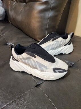 Yeezy 700s Size 4.5 Youth Used Condition
